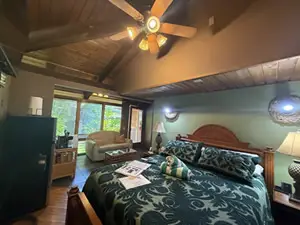 Maui Bed and Breakfast Guava room
